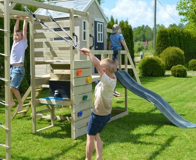 Kokie pagrindiniai kriterijai renkantis medinį namelį vaikams?