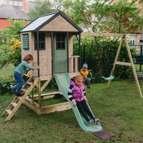 Medinis namelis su čiuožykla M60